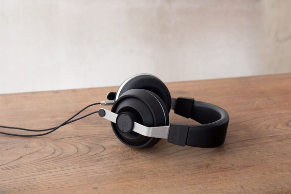 Modern Headphones - Sonorous IV